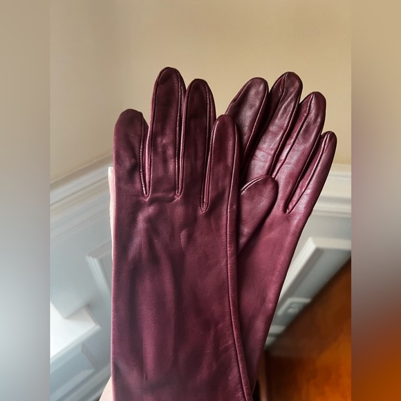 Italian Leather Slim Fit Gauntlet Length Elegant Burgundy Gloves. Size 7 - Picture 3 of 9